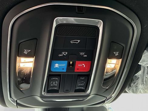 New 2026 Jeep Grand Cherokee Altitude AWD/4WD image 19