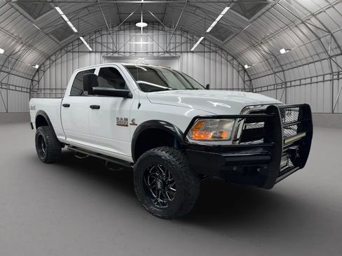 Used 2018 RAM 2500 Tradesman w/ Chrome Appearance Group AWD/4WD image 8