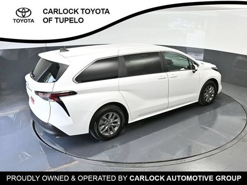 Used 2026 Toyota Sienna LE FWD image 44