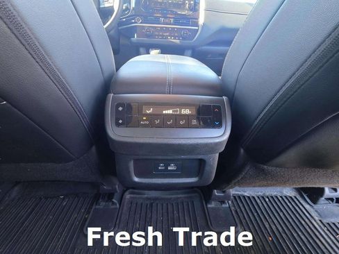 Used 2024 Nissan Pathfinder SL image 11