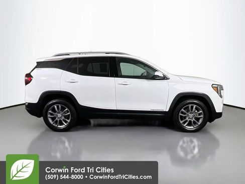 Used 2023 GMC Terrain SLT image 18