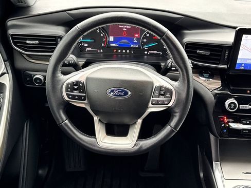Used 2022 Ford Explorer Limited w/ Equipment Group 301A image 25