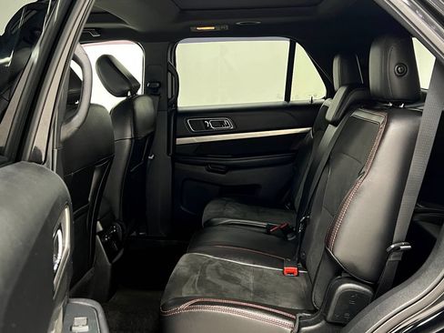 Used 2018 Ford Explorer XLT w/ Equipment Group 202A AWD/4WD image 33