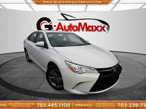 Used 2016 Toyota Camry SE image 3