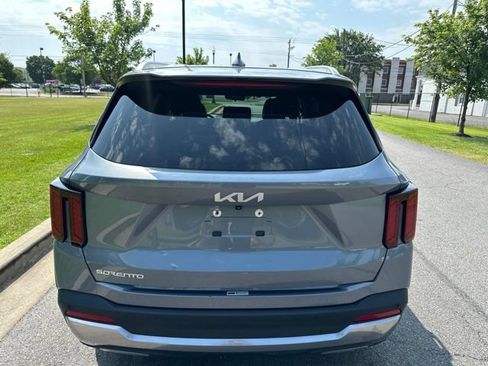Certified 2024 Kia Sorento S FWD image 18