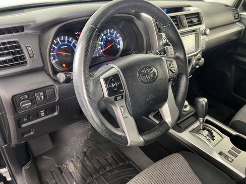 Used 2017 Toyota 4Runner SR5 AWD/4WD image 16