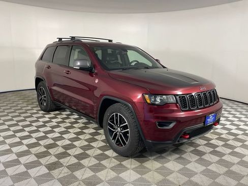 Used 2017 Jeep Grand Cherokee Trailhawk AWD/4WD image 23