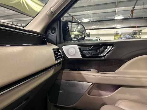 Certified 2023 Lincoln Navigator Reserve AWD/4WD image 19