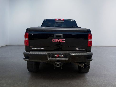 Used 2018 GMC Sierra 2500 Denali w/ Duramax Plus Package AWD/4WD image 16
