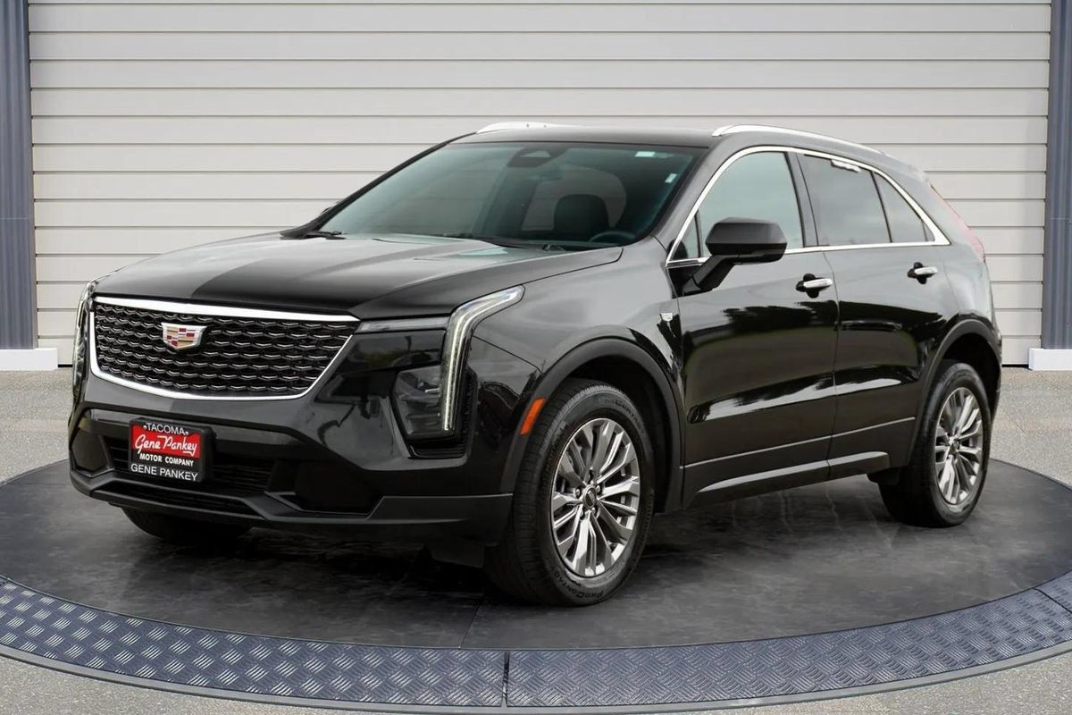 Used 2024 Cadillac XT4 Premium Luxury AWD/4WD image 3