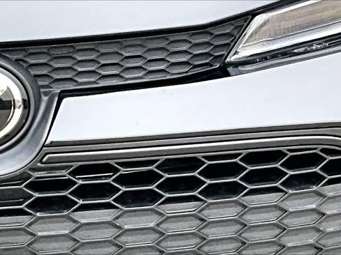 Used 2022 Toyota Corolla LE image 11