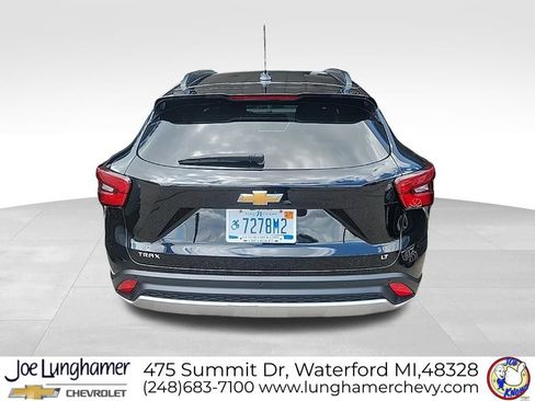 Used 2024 Chevrolet Trax LT w/ Sunroof Package FWD image 4