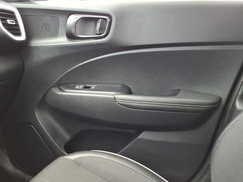 Certified 2024 Hyundai Venue Limited FWD image 26
