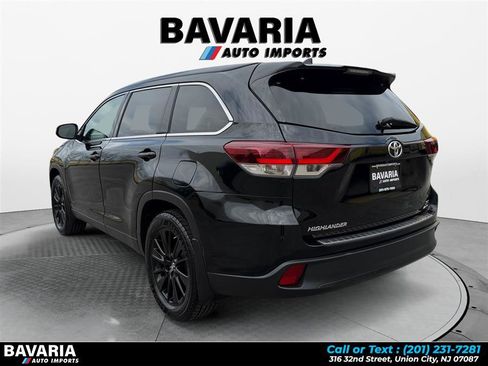 Used 2019 Toyota Highlander SE image 3