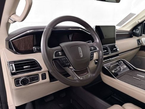 Used 2021 Lincoln Navigator Reserve w/ Luxury Package AWD/4WD image 4