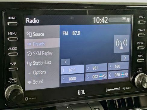 Used 2020 Toyota RAV4 XLE Premium image 21