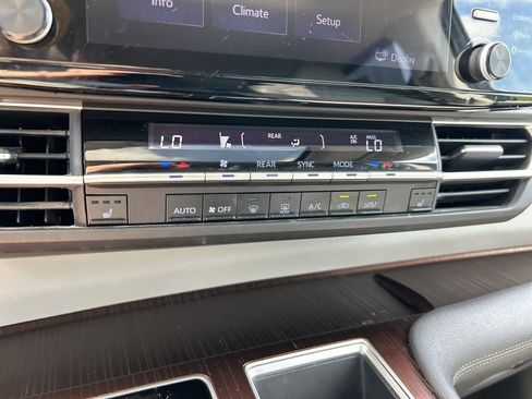 Used 2023 Toyota Sienna XLE image 27