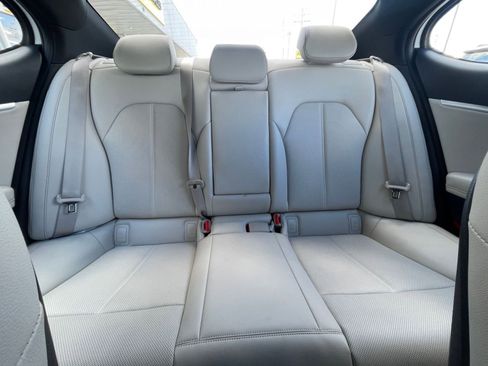 Used 2025 Genesis G70 2.5T image 40