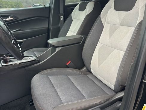Used 2024 Chevrolet Trax RS image 11