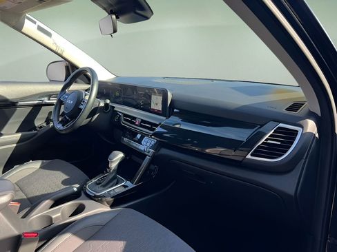 Used 2025 Kia Seltos S FWD image 12