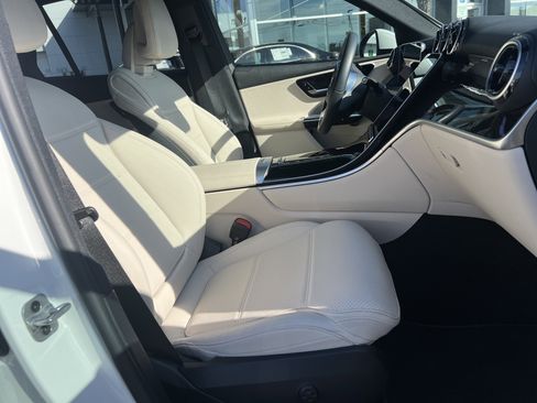 Used 2025 Mercedes-Benz GLC 300 image 35