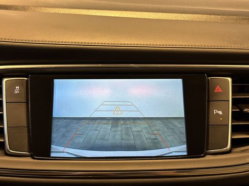 Used 2018 Buick Enclave Essence image 17