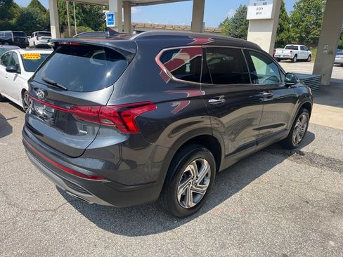 Used 2023 Hyundai Santa Fe SEL image 3