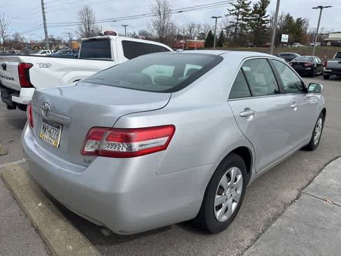 Used 2011 Toyota Camry LE image 3