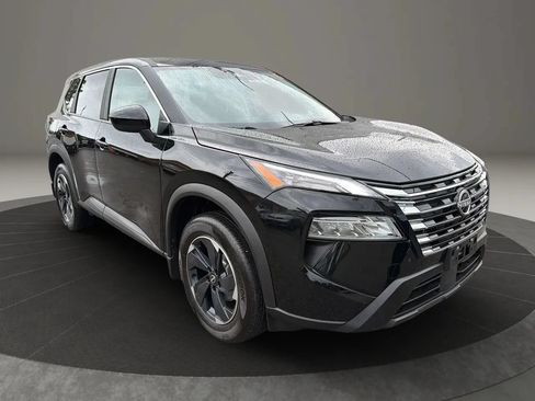 Used 2025 Nissan Rogue SV AWD/4WD image 3