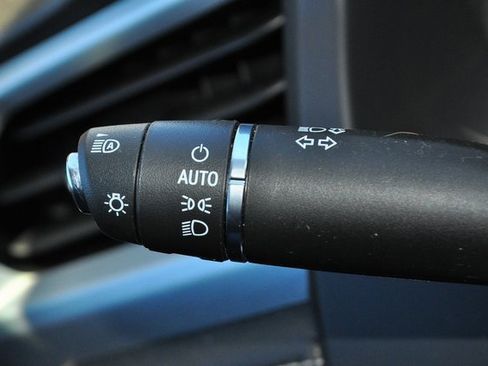 Used 2023 GMC Acadia SLE w/ Driver Convenience Package image 31