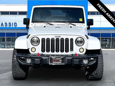 Used 2018 Jeep Wrangler Unlimited Sahara w/ Connectivity Group AWD/4WD image 17