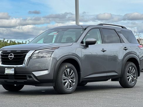 New 2025 Nissan Pathfinder SV image 8