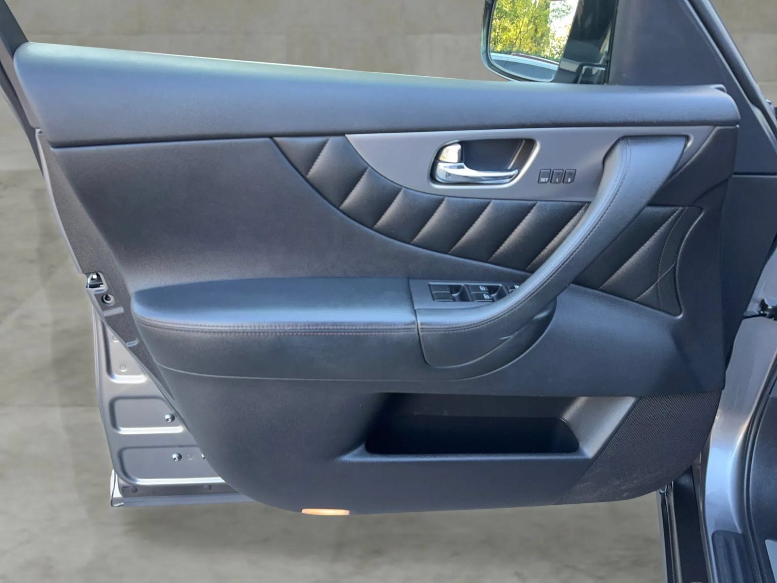 Used 2012 INFINITI FX35 2WD w/ Premium Pkg image 12