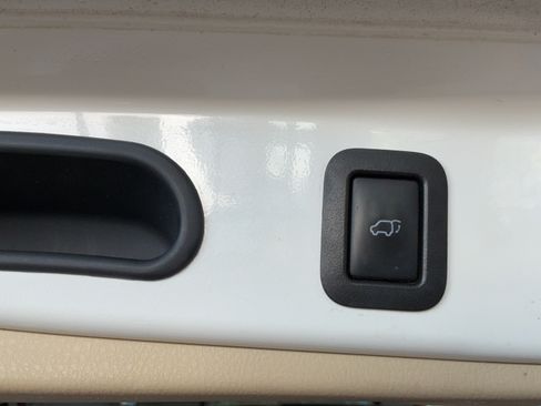 Used 2015 Toyota Highlander Limited FWD image 45