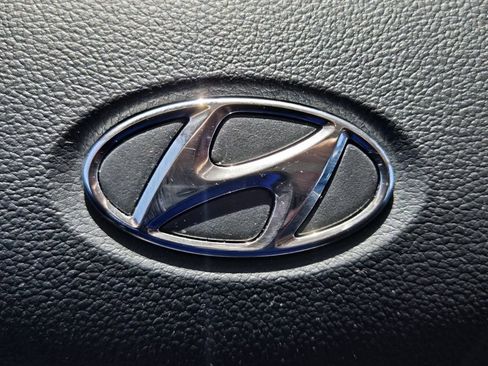 Certified 2023 Hyundai Venue SEL FWD image 28