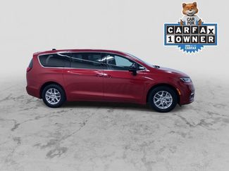 Used 2025 Chrysler Pacifica Select FWD video 2