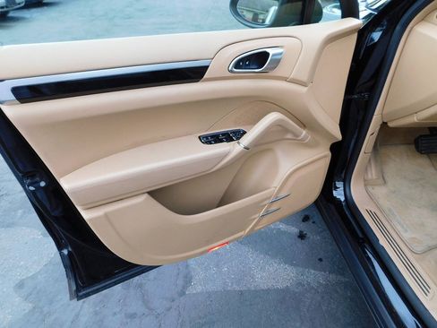 Used 2013 Porsche Cayenne Diesel AWD/4WD image 23