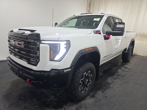 Used 2025 GMC Sierra 2500 AT4X AWD/4WD image 2