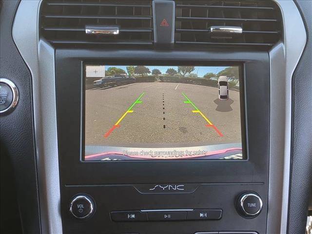 Used 2020 Ford Fusion SE FWD image 14