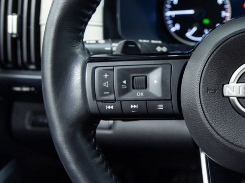 Used 2024 Nissan Pathfinder SL image 14