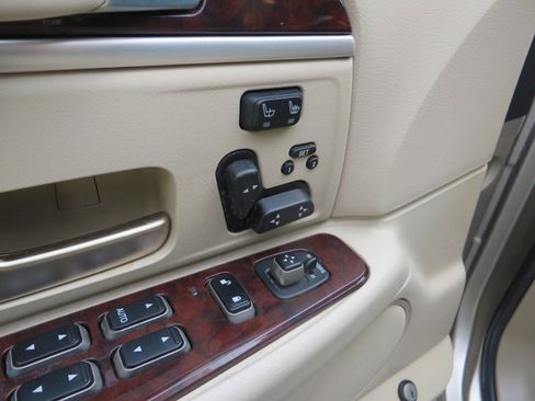 Used 2008 Lincoln Town Car Signature Limited image 17