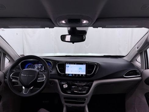 Used 2023 Chrysler Pacifica Touring-L FWD image 26