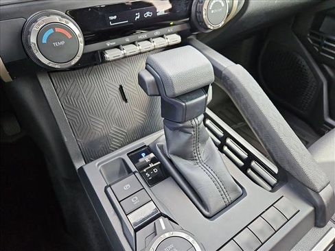 Used 2025 Toyota Tacoma SR5 AWD/4WD image 12