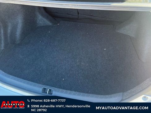 Used 2018 Toyota Corolla LE image 28