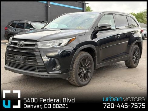 Used 2019 Toyota Highlander SE w/ Nightshade Edition image 1