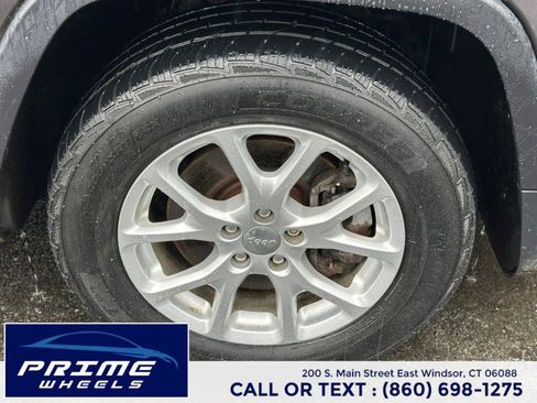 Used 2014 Jeep Cherokee Latitude w/ Cold Weather Group image 24