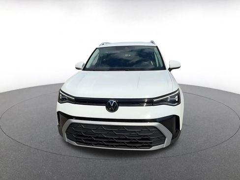 Used 2025 Volkswagen Taos SE image 4