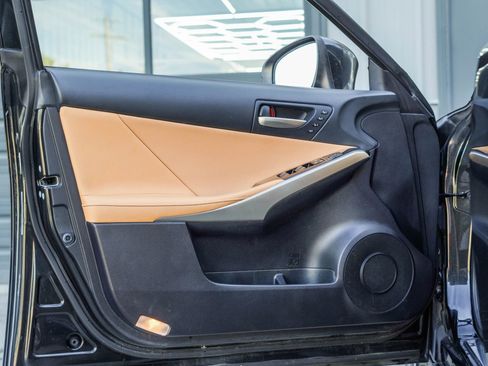 Used 2018 Lexus IS 300 AWD w/ Comfort Package image 9