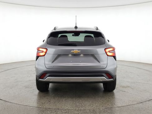 Used 2025 Chevrolet Trax LT w/ LT Convenience Package FWD image 7