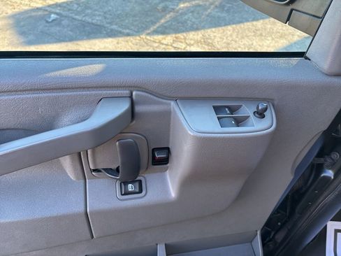 Used 2017 Chevrolet Express 2500 image 12